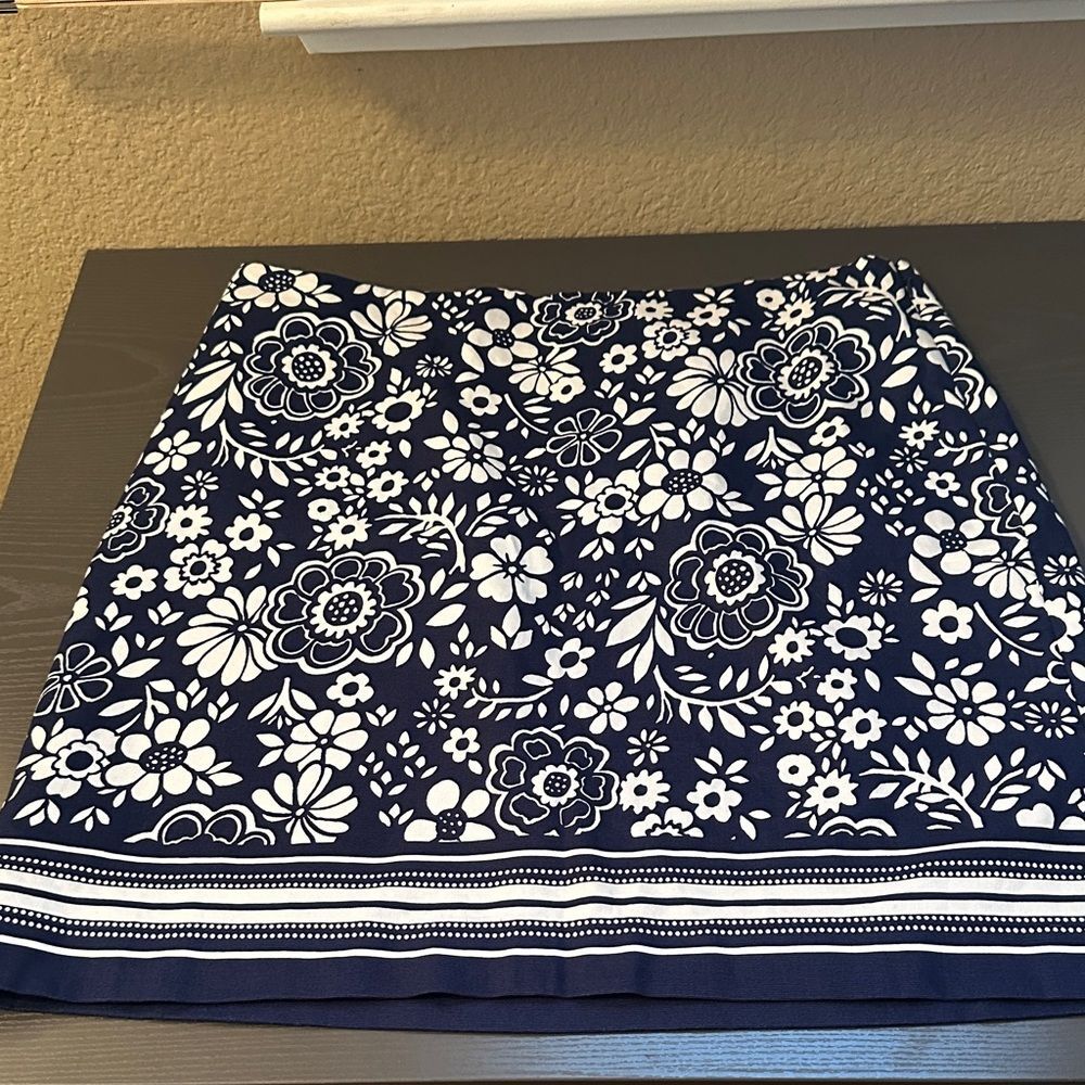 Talbots Navy and White Floral Skirt, size 12 Coastal vibes, nautical, beach Size
